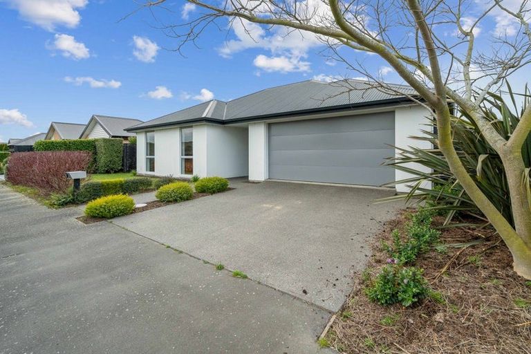 Photo of property in 28 Gosling Crescent, Halswell, Christchurch, 8025