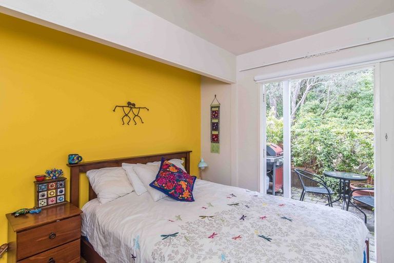 Photo of property in 17 Lawson Place, Mount Victoria, Wellington, 6011