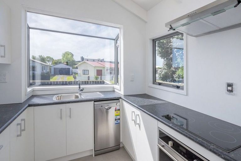 Photo of property in 76 Queens Road, Waikanae Beach, Waikanae, 5036