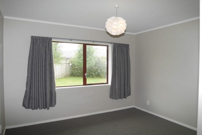 Photo of property in 4 Glen Loch Place, Paraparaumu, 5032