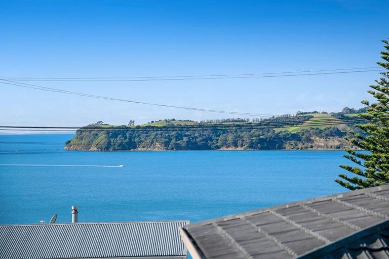 Photo of property in 8a Melandra Road, Stanmore Bay, Whangaparaoa, 0932