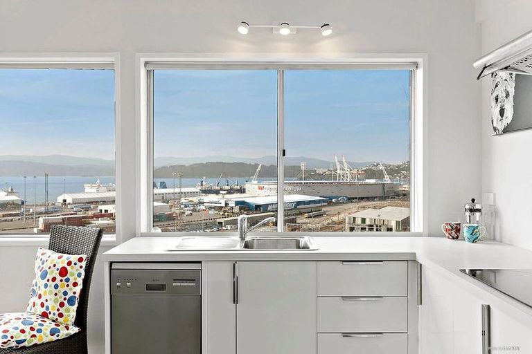 Photo of property in Mansfield Towers, 1 Grant Road, Thorndon, Wellington, 6011