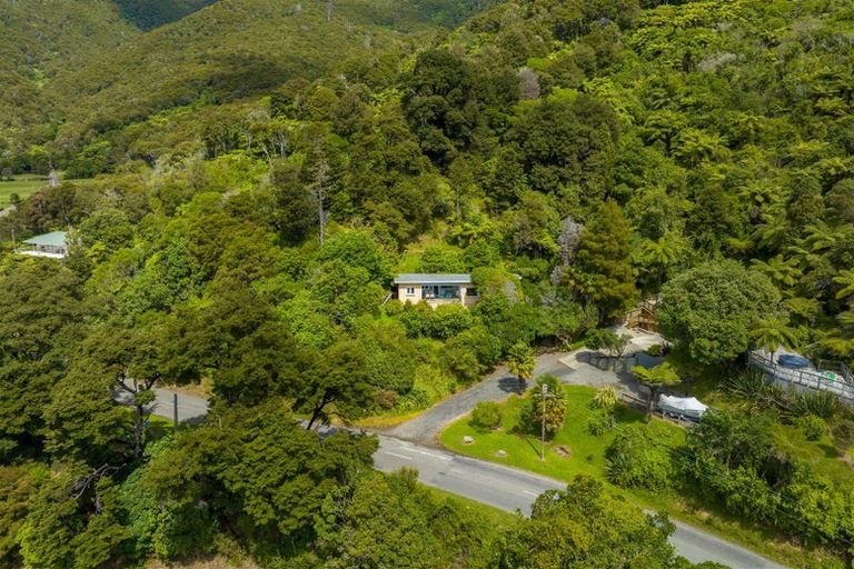 Photo of property in 1974 Queen Charlotte Drive, Momorangi Bay, Picton, 7281