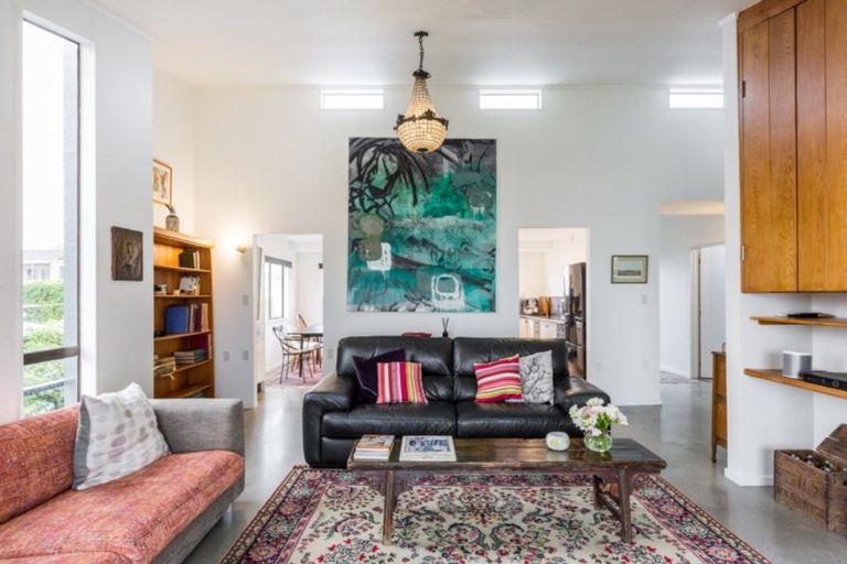 Photo of property in 24 Roslyn Road, Bluff Hill, Napier, 4110