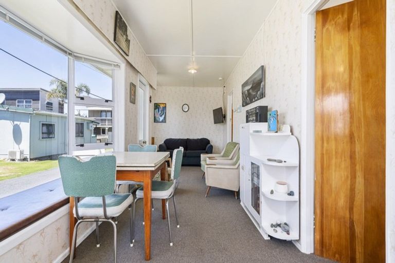 Photo of property in 51 Fifth Avenue, Urenui, 4377