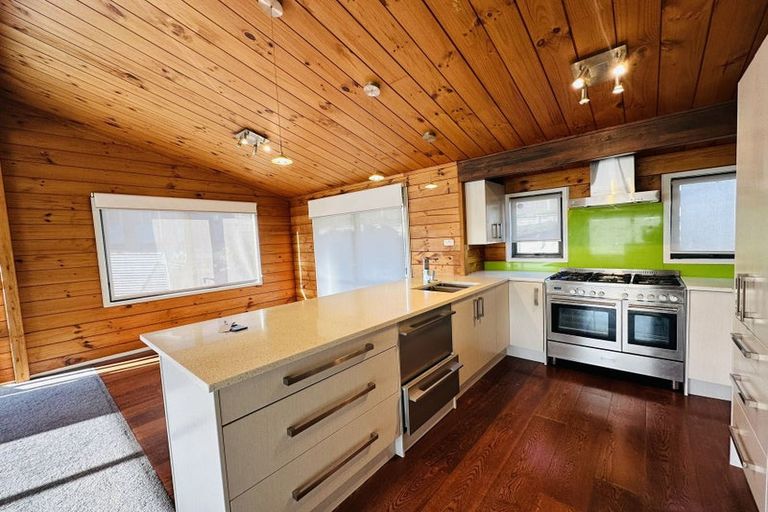 Photo of property in 11a Pendene Place, Forrest Hill, Auckland, 0620