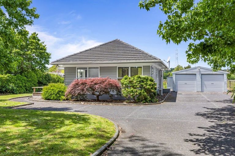 Photo of property in 113 Boord Crescent, Kumeu, 0891