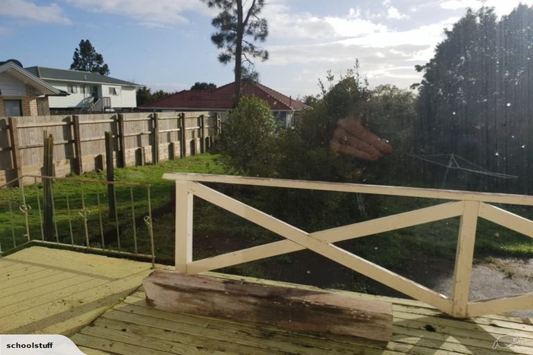 Photo of property in 6 Kaponga Crescent, New Lynn, Auckland, 0600