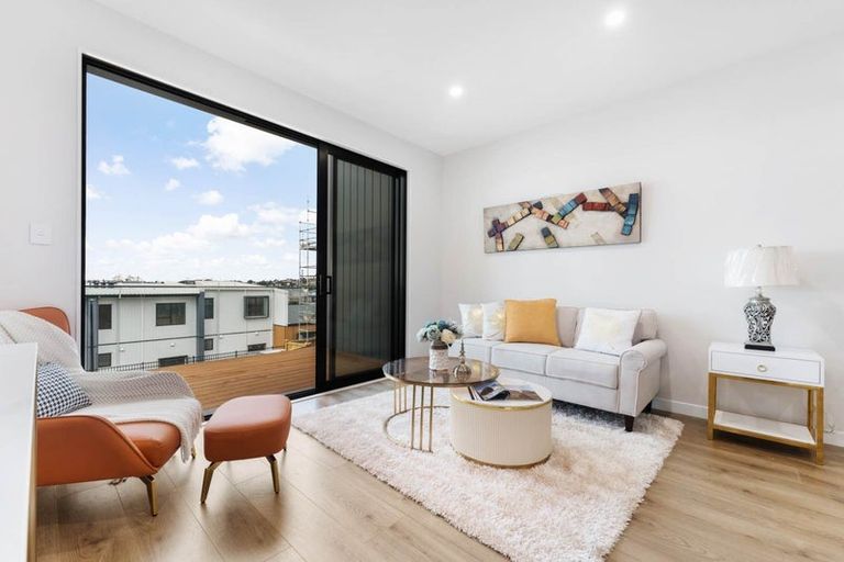 Photo of property in 7 Arura Place, Massey, Auckland, 0614