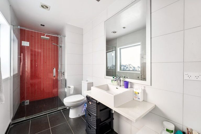 Photo of property in 30c Wade River Road, Stanmore Bay, Whangaparaoa, 0932