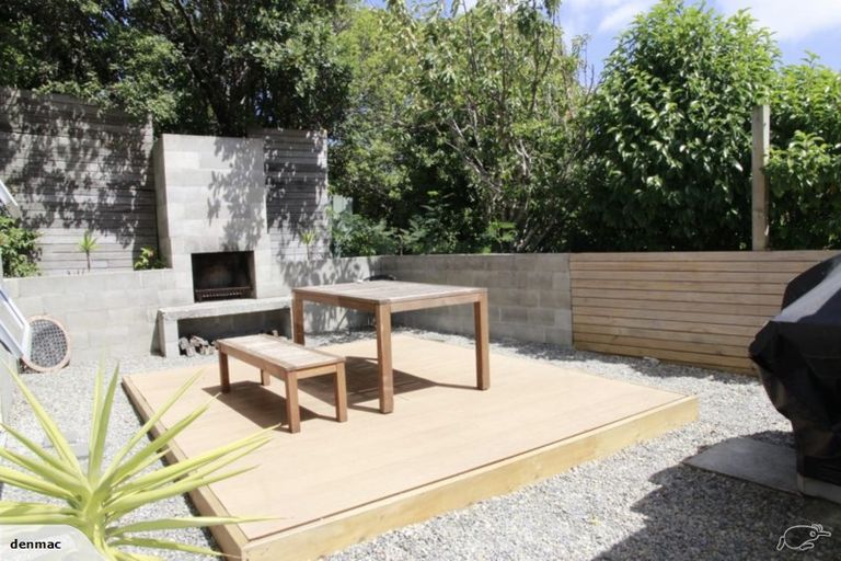 Photo of property in 24 Woodman Drive, Tawa, Wellington, 5028