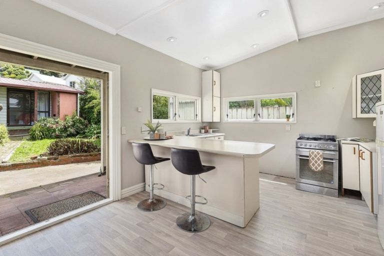 Photo of property in 32 Kilbirnie Crescent, Kilbirnie, Wellington, 6022