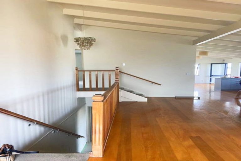 Photo of property in 97 Totaravale Drive, Totara Vale, Auckland, 0629