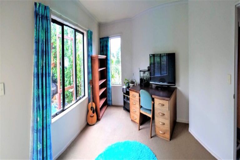 Photo of property in 8 Ruapehu Drive, Fitzherbert, Palmerston North, 4410