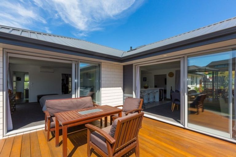 Photo of property in 3 Garrett Drive, Whalers Gate, New Plymouth, 4310