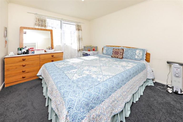 Photo of property in 2/18 Norrie Smith Avenue, Flat Bush, Auckland, 2023