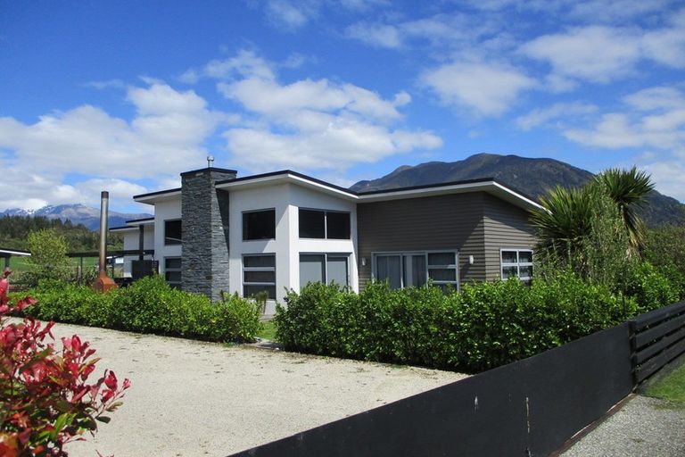 Photo of property in 139 Cashmere Bay Road, Moana, Kumara, 7875