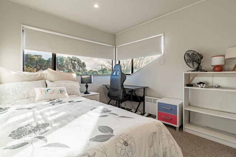 Photo of property in 1/8 Mandica Place, Sunnynook, Auckland, 0632