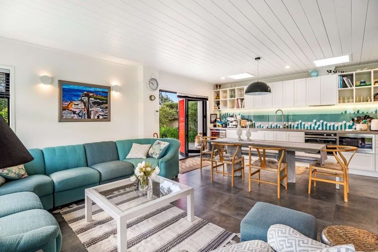 Photo of property in 6 Endeavour Place, Cooks Beach, Whitianga, 3591