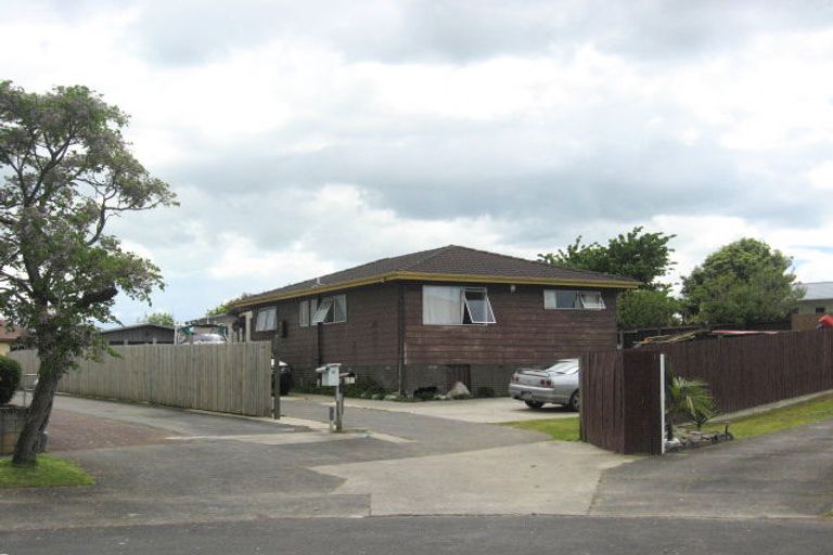 Photo of property in 21 Benton Place, Manurewa, Auckland, 2102