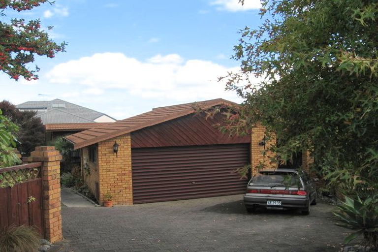 Photo of property in 26 Pitlochry Place, Highland Park, Auckland, 2010