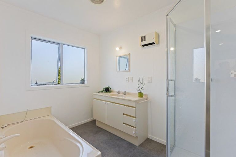 Photo of property in 285 Te Moana Road, Waikanae, 5036