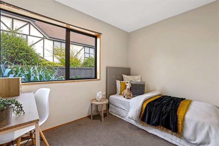 Photo of property in 80 Apsley Drive, Avonhead, Christchurch, 8042