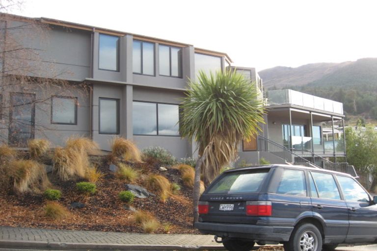 Photo of property in 12 Aspen Grove, Fernhill, Queenstown, 9300