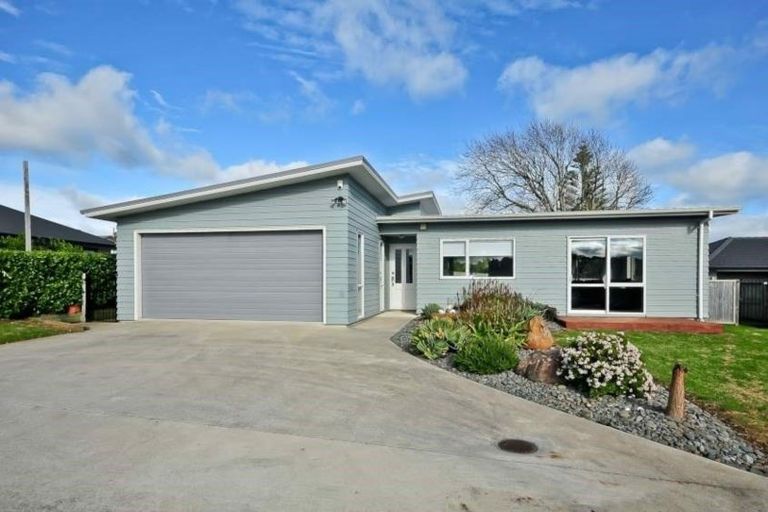 Photo of property in 18 Mcgowan Rise, Tuakau, 2121
