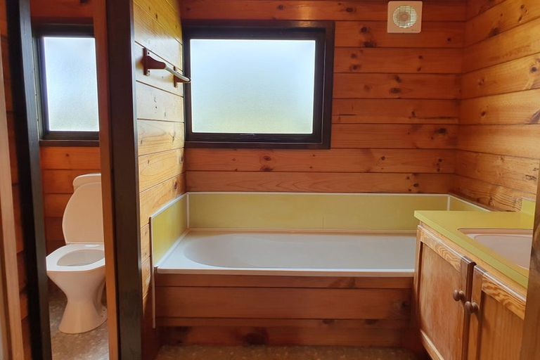 Photo of property in 144 Taupaki Road, Taupaki, Henderson, 0782