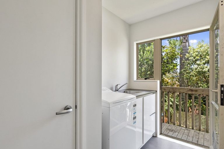 Photo of property in 20 Bluebird Crescent, Unsworth Heights, Auckland, 0632