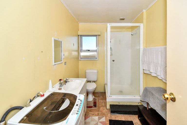 Photo of property in 16 Ranfurly Road, Papatoetoe, Auckland, 2104