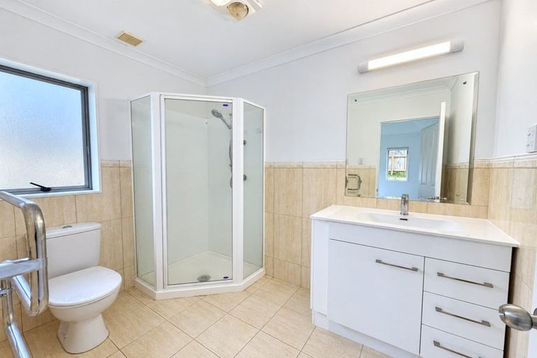 Photo of property in 10 Andrusha Place, Flat Bush, Auckland, 2019