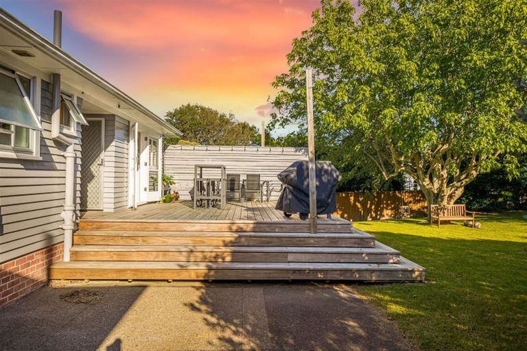 Photo of property in 21 Covil Avenue, Te Atatu South, Auckland, 0610