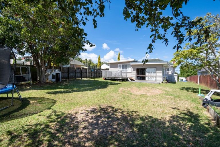Photo of property in 22 Awaroa Road, Sunnyvale, Auckland, 0612