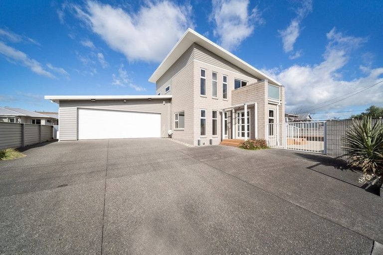 Photo of property in 10 Oriental Street, Welbourn, New Plymouth, 4312