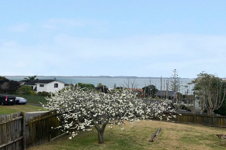 Photo of property in 1 Motuketekete Avenue, Army Bay, Whangaparaoa, 0930
