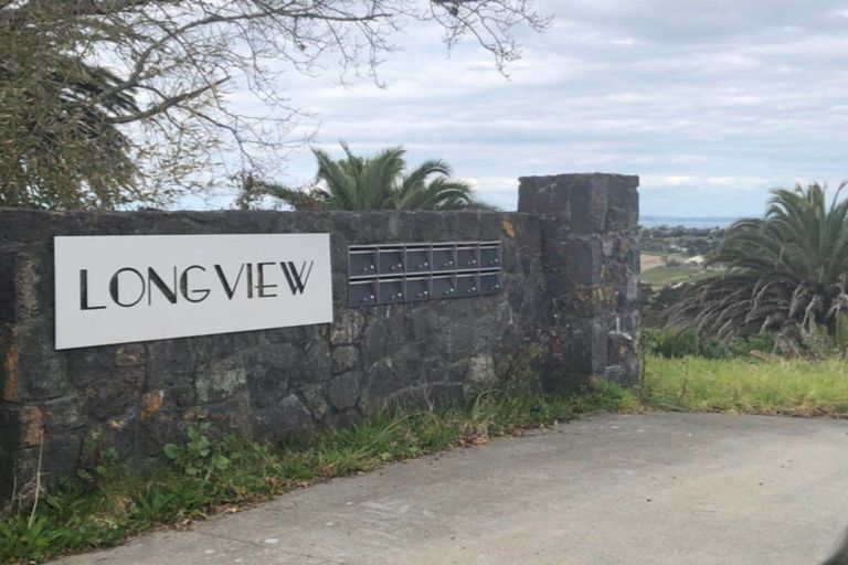 Photo of property in 86 Vaughans Road, Long Bay, Auckland, 0792