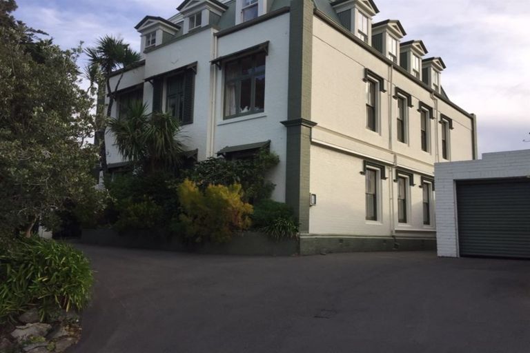 Photo of property in 16a Hadfield Terrace, Kelburn, Wellington, 6012