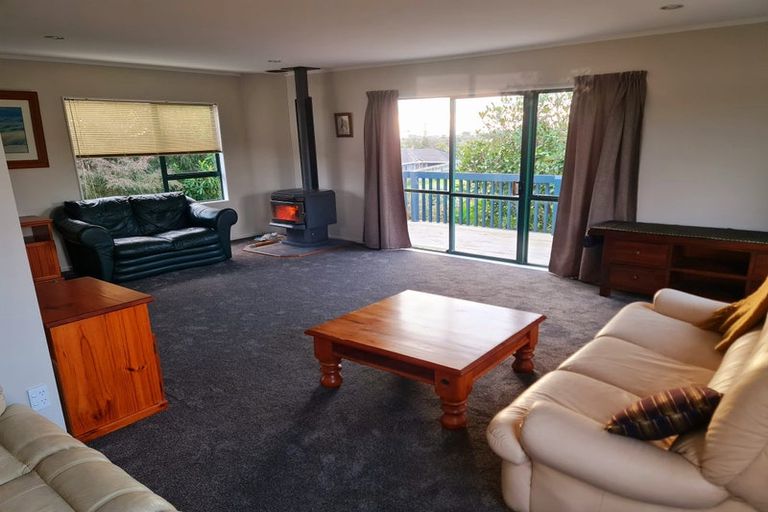 Photo of property in 8 Trig Hill Terrace, Waikanae Beach, Waikanae, 5036