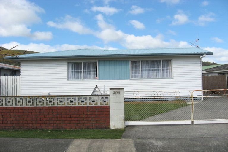 Photo of property in 268 Wellington Road, Wainuiomata, Lower Hutt, 5014