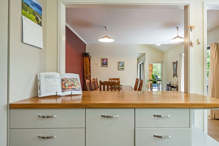 Photo of property in 32 Springdale Grove, Fitzherbert, Palmerston North, 4410