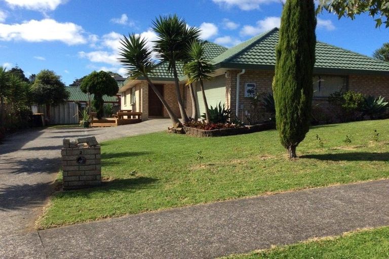 Photo of property in 2 Baltic Place, Goodwood Heights, Auckland, 2105