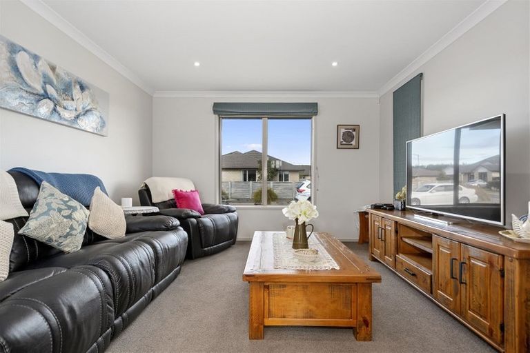 Photo of property in 15 Oakwood Way, Papamoa Beach, Papamoa, 3118