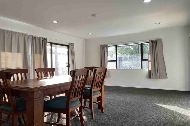 Photo of property in 2/19 Tane Street, New Lynn, Auckland, 0600