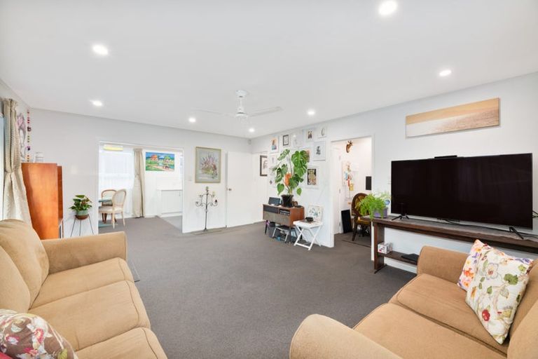 Photo of property in 12 Helena Street, Massey, Auckland, 0614