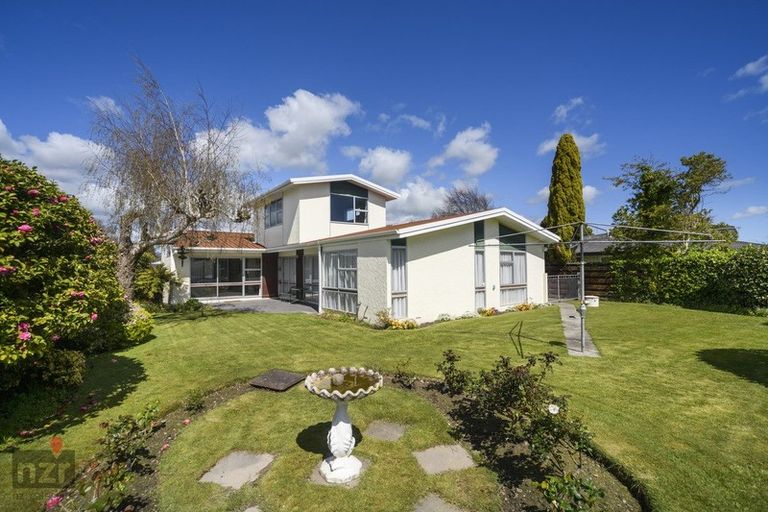 Photo of property in 24 Wikiriwhi Crescent, Awapuni, Palmerston North, 4412