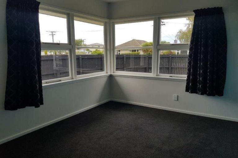 Photo of property in 1 Brookby Crescent, Avonhead, Christchurch, 8042