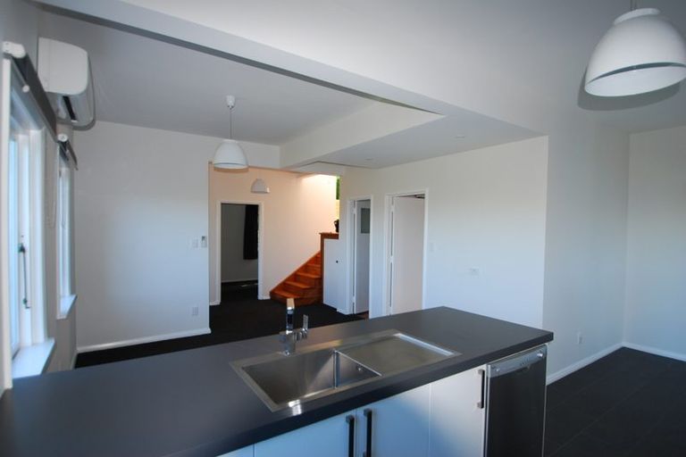 Photo of property in 2 Rangiora Avenue, Kaiwharawhara, Wellington, 6035