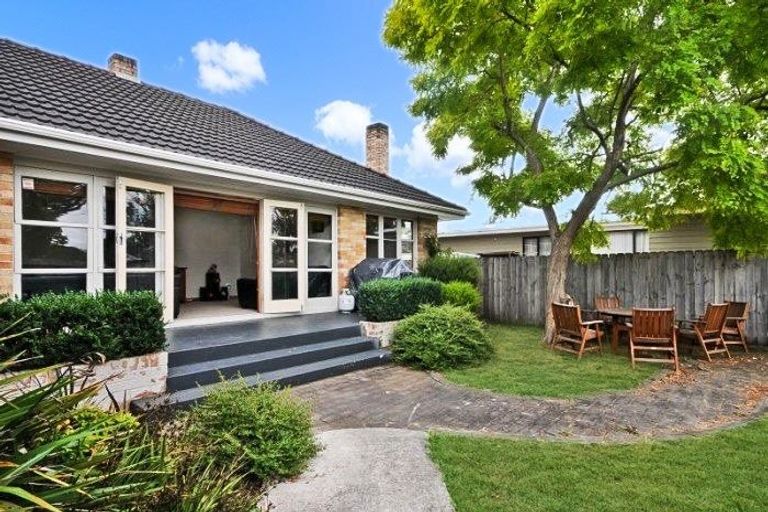 Photo of property in 53 Braid Road, St Andrews, Hamilton, 3200